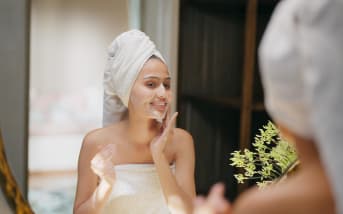 Vous pensez que votre peau est grasse ? Elle est peut-être juste assoiffée