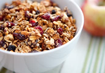 Recette de Granola aux Eclats de Cacao cru & à la poudre de Maca