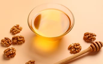 Beauté d’automne : pourquoi l’Huile de Noix mérite sa place dans votre routine ?