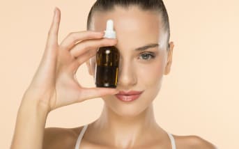 4 huiles végétales incontournables pour une routine minimaliste visage et corps