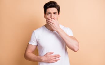 8 types de vomissement : repérer les signes et agir naturellement