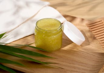 Scrub stimulant du cuir chevelu aux perles de bambou