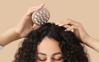 Gommage du cuir chevelu : tout savoir sur les nombreux bienfaits