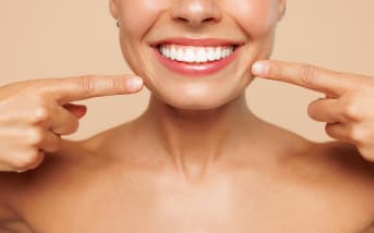 Les solutions naturelles pour les aphtes aux gencives