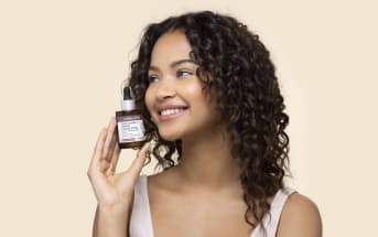 Des utilisatrices testent le Sérum Peptides & extrait de pois… et mesurent la pousse de leurs cheveux après 1 mois !