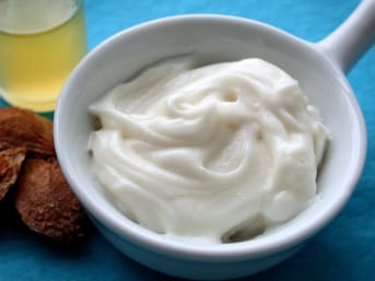 Soin après-shampooing pour cheveux secs et bouclés