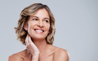 Pourquoi votre peau manque d’éclat… même quand vous hydratez parfaitement