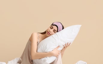 Pourquoi l’arrivée de l’automne perturbe-t-elle notre sommeil ? Et comment y remédier naturellement