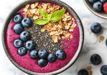 Smoothie aux graines de chia et aux myrtilles