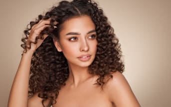 SOS capelli: come fermare la caduta e rinforzare la chioma in modo naturale