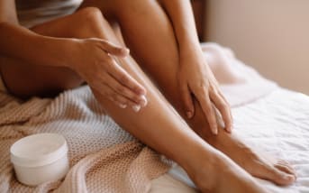 Beurre de Karité : 5 façons de l’utiliser l’hiver, de la tête aux pieds