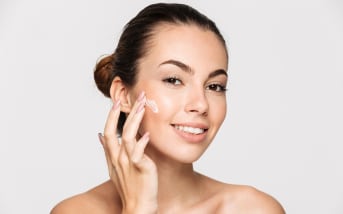Plus de fermeté, plus de rebond : cette crème Aroma-Zone transforme la peau selon 97 % des femmes qui l’ont testée *