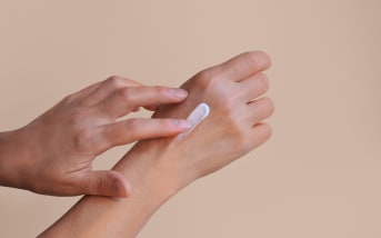 Cette crème mains Aroma-Zone sent le Thé de Noël… et c’est déjà notre obsession de l’hiver !