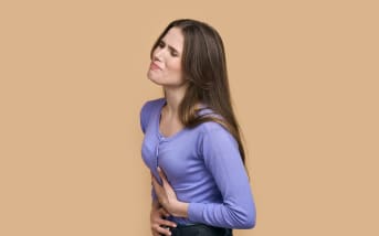 Vomissement bilieux : comprendre les causes et savoir réagir