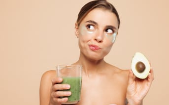 Mange ta skincare : 6 super-aliments anti-âge à glisser (facilement) dans tes recettes