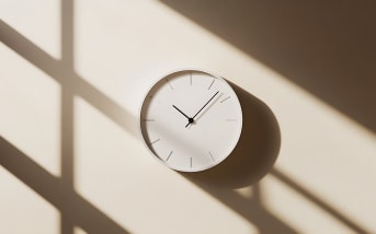 Lumière et horloge biologique : pourquoi votre peau a besoin  d’un rythme naturel
