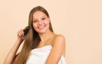 Gommage des cheveux : recettes, bienfaits, fréquence... Tout savoir ! 