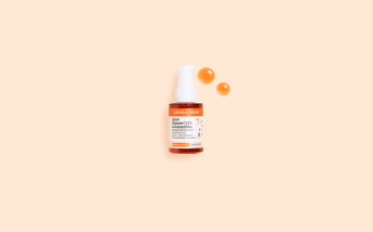 Un siero alla vitamina C 10% e astaxantina che protegge la pelle dai danni del sole e ne esalta la luminosità (95% dei tester)