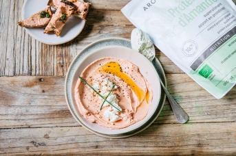 Dips de Poivron rouge rôti et crème de Feta : une recette gourmande enrichie en protéines d’Amande