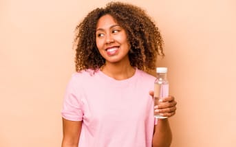 Eau du robinet ou en bouteille : peut-on vraiment faire confiance aux deux ?