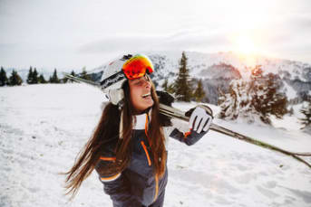 Vacances au ski : les erreurs qui abîment votre peau sans vous en rendre compte