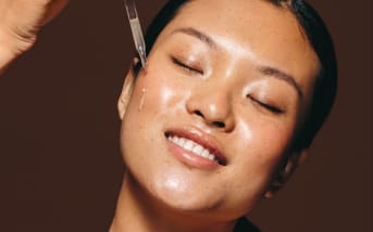 2 fois moins de boutons en 7 jours : ce soin huileux qui rééquilibre le microbiote cutané