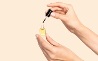 Comment soigner ses ongles mous, cassants, striés ou dédoublés ?