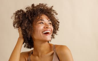 Ce super-aliment AZ se saupoudre facilement… et fait des merveilles sur vos cheveux (1 cuillère par jour suffit)