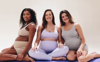 Une étude révèle que le yoga et la réflexologie facilitent l’accouchement (moins de douleur, travail plus court)