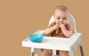 Tableau alimentation bébé 6 mois : astuces pour des repas équilibrés