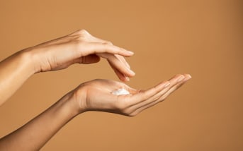 Nouveauté de Noël signée Aroma-Zone : un trio de crèmes mains aux senteurs si réconfortantes