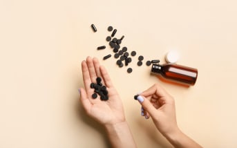 Charbon actif avant de dormir : est-ce une bonne pratique ?