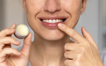 Des lèvres douces, lisses et repulpées : testez ce baume maison à l’acide hyaluronique