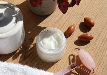 Crema anti-età multiuso con acido ialuronico