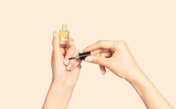 Tâche blanche sur les ongles (Leuconychie) : comprendre les causes et savoir les traiter