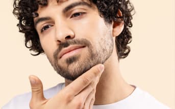 Barbe, cuir chevelu, sourcils : ces zones oubliées méritent mieux