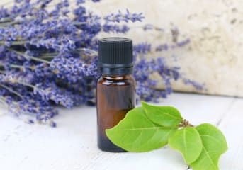 Diffusione serale rilassante per un sonno ristoratore con oli essenziali