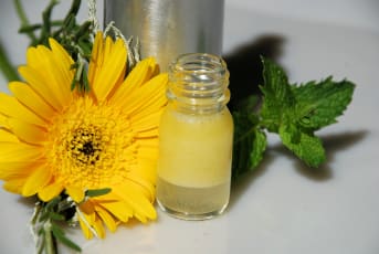 Spray bi-phasique "fraîcheur et pureté" pour les pieds