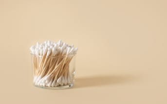 Coton-tige : ce réflexe qui abîme vos oreilles sans que vous le sachiez
