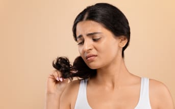 Cheveux mousseux : comment en finir pour de bon ?