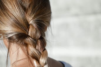 Alopécie : causes et astuces naturelles pour réduire les symptômes de cette maladie