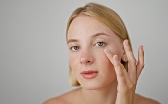 Ce que personne ne vous a dit (mais qui fonctionne) contre les cernes