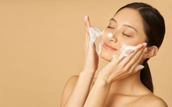 Pourquoi utiliser un gel nettoyant purifiant pour le visage ? 