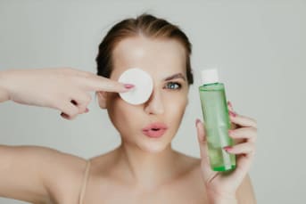  6 conseils pour vous démaquiller efficacement sans irriter votre peau