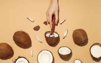 Huile, lait, sucre ou farine : la Coco réinvente vos soins maison et vos recettes healthy
