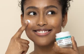 C’est LA crème que vous auriez dû tester plus tôt (et elle remplace 3 produits à elle seule)