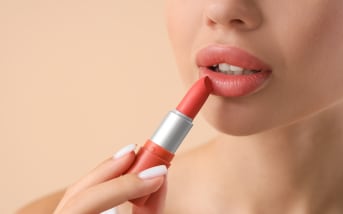 Bouche rose effet métallique