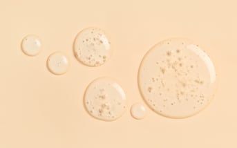 Peau fragile ? Cette recette d’huile démaquillante DIY (prête en moins de 10 minutes) est faite pour vous