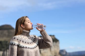 Suivez ces conseils indispensables pour rester hydraté cet hiver !