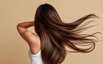 Cheveux ultra brillants : les secrets naturels qui font vraiment la différence